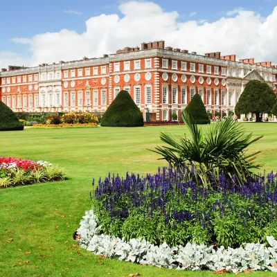 web_gb_hampton-court-palace_1920x1000_shutterstock-id398948101
