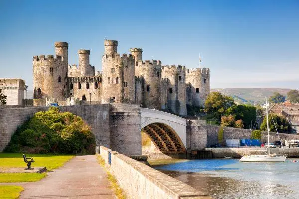 gb_wales_conwy-castle_shutterstock-id751236664