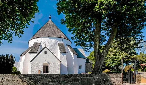 web_dk_bornholm_osterlars-kirke_600x350_shutterstock-id194498816