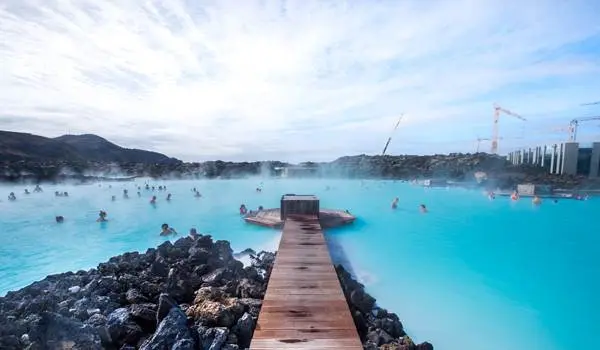 web_is_blue-lagoon_600x350_shutterstock-id496418269