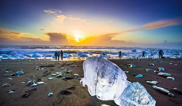 web_is_jokulsarlon_600x350_shutterstock-id1056606527