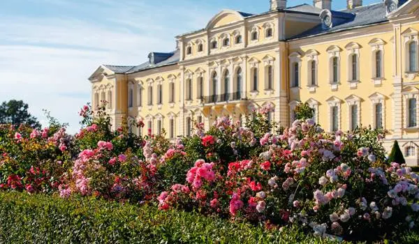 web_let_rundale-palace_600x350_shutterstock-id1369798706